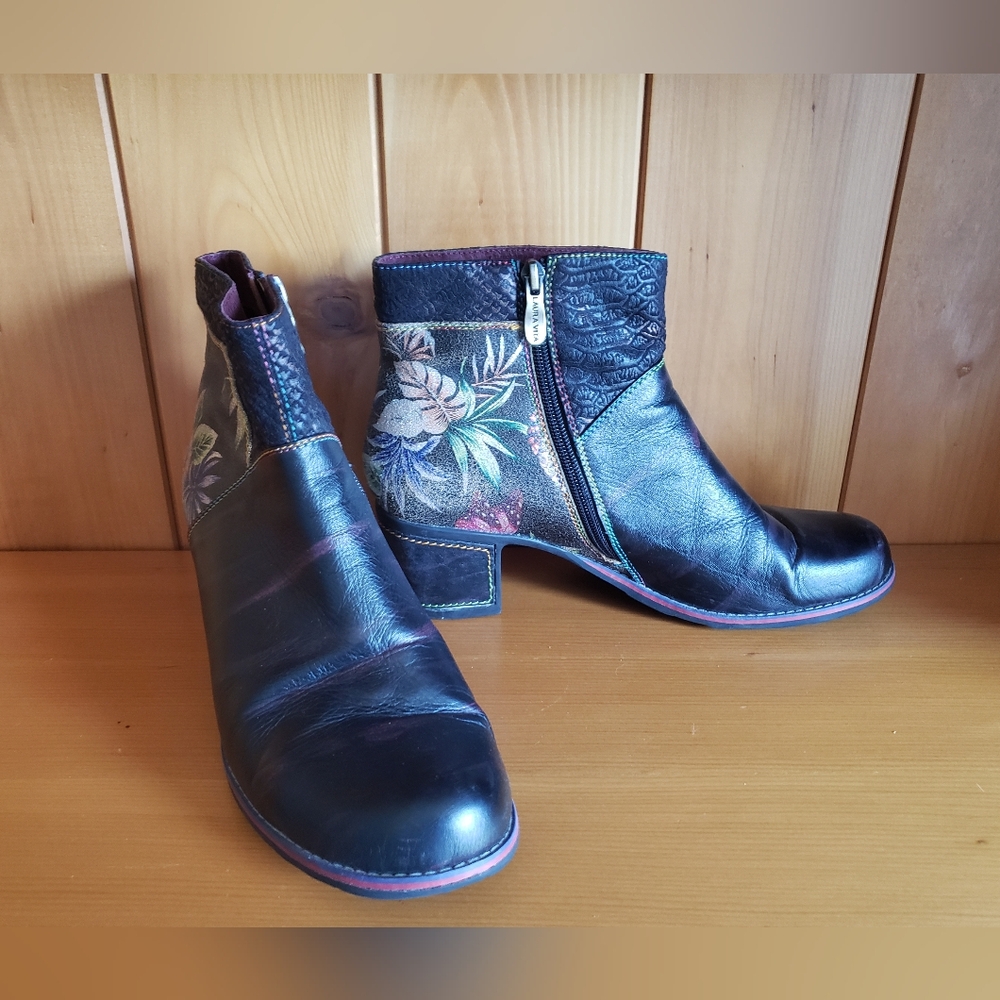 Laura Vita Ankle Boots